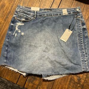 NWT Judy Blue skort 3xl. Demin distressed. Medium blue color.